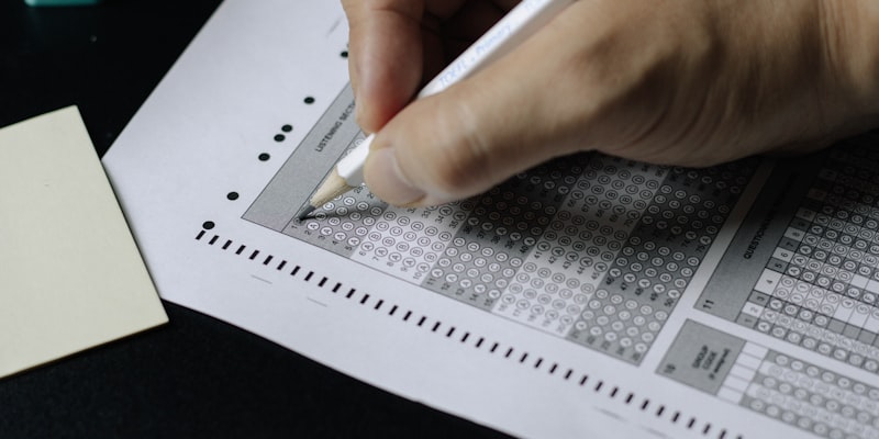 TOEFL, IELTS, YDS, e-TEP Karşılaştırması: Hangi Sınavı Seçmelisiniz?